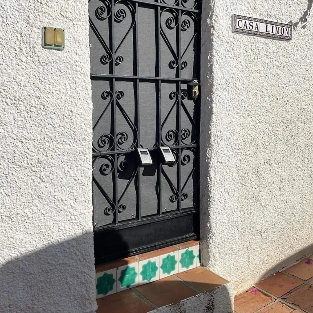 Lovely Studio Nerja Ground Floor 아파트